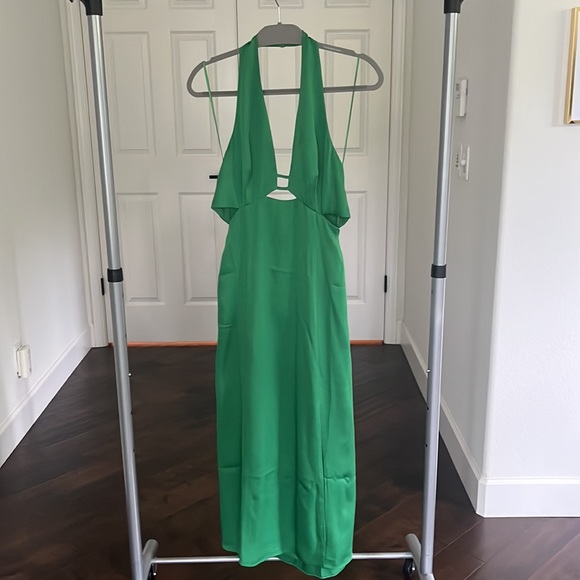 MAIA
FITTED HALTER NECK MIDI DRESS - Picture 6 of 7